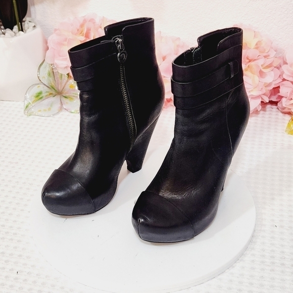 MAX STUDIO  -  Black Nestor Leather Boot  -  SZ 6.5M - Picture 1 of 11